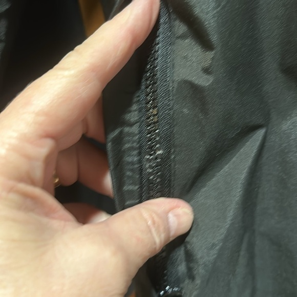 Women’s 100% waterproof jacket size medium - Picture 3 of 5